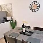 H&o Royal Lovely Apartment! アパート パ フォス